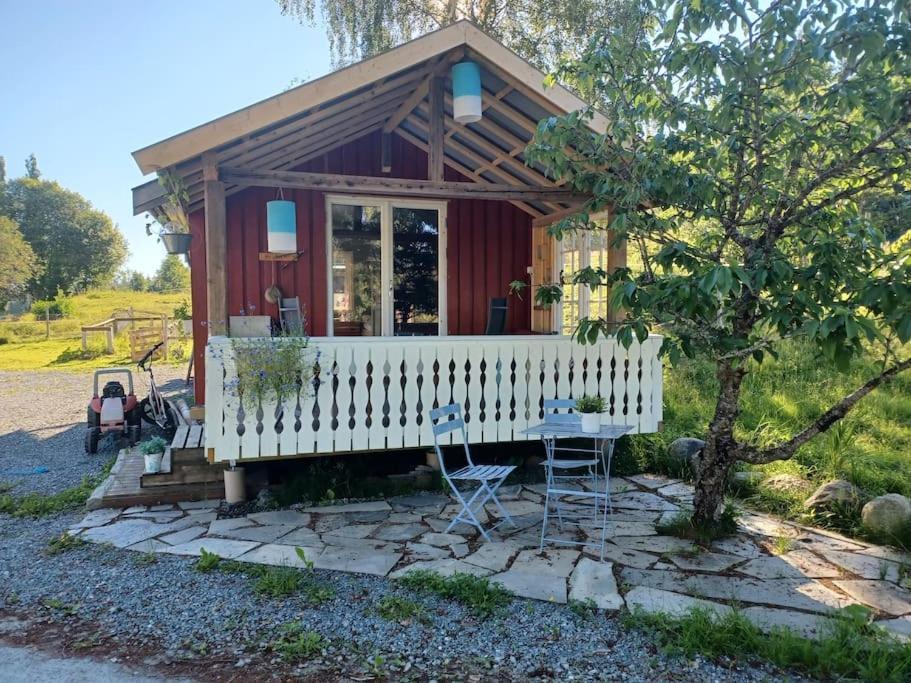 Idyllisk Minihus I Landlige Omgivelser - Med 5 Sengeplasser Og Parkering Åsen Exteriér fotografie